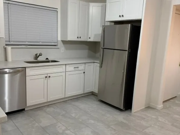 2208 Courtleigh Dr #A-d, Bakersfield, CA 93309