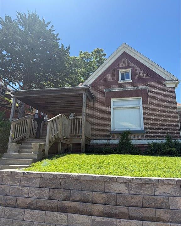 1st image of 2424 Olive St