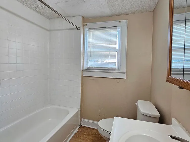 2441 E Magnolia St — Photo 11