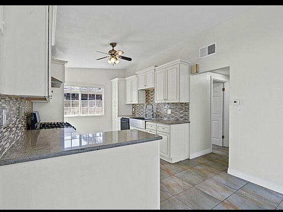 4th image of 9862 Dewey Dr