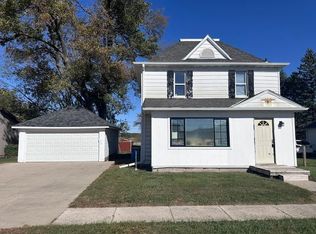 114 6th Ave E, Ellendale, MN 56026