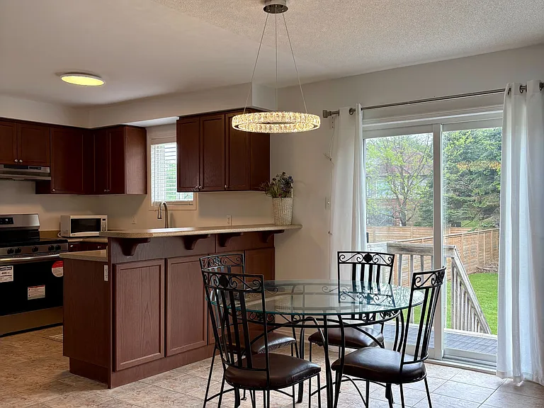 55 Regina Blvd — Photo 4