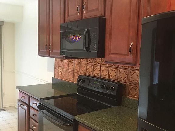 2nd image of 401 Kings College Dr