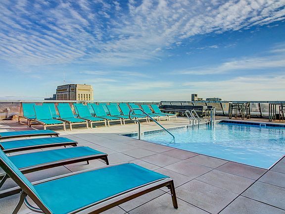 Kansas City's tallest rooftop pool