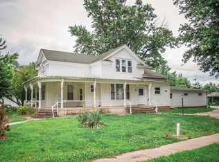 106 E Washington St, Mendon, IL 62351