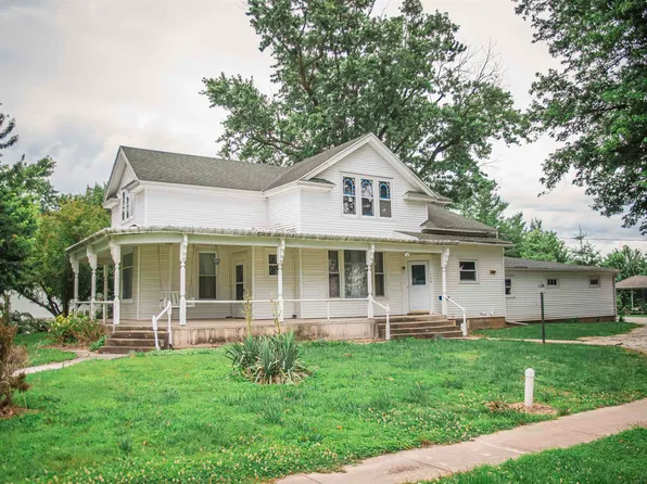 106 E Washington St, Mendon, IL 62351
