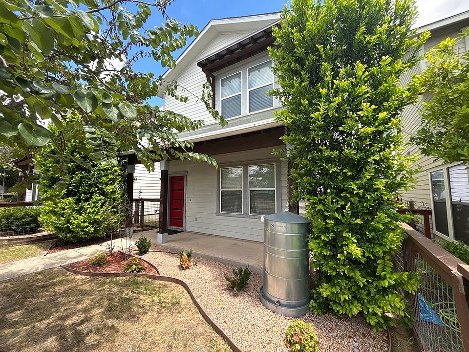 1st image of 607 Burleson St