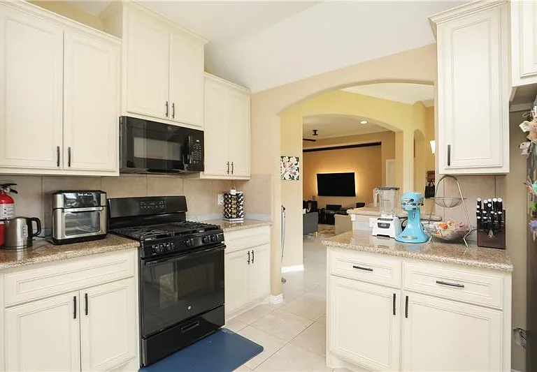 6615 Goldspier St — Photo 11