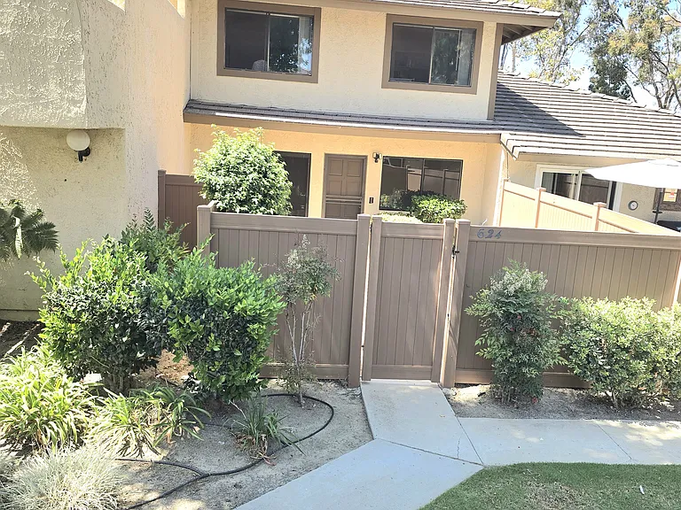 624 Thoreau Ln — Photo 33