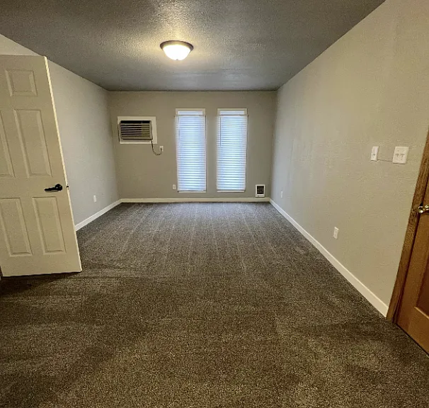 735 Center Avenue West — Photo 6