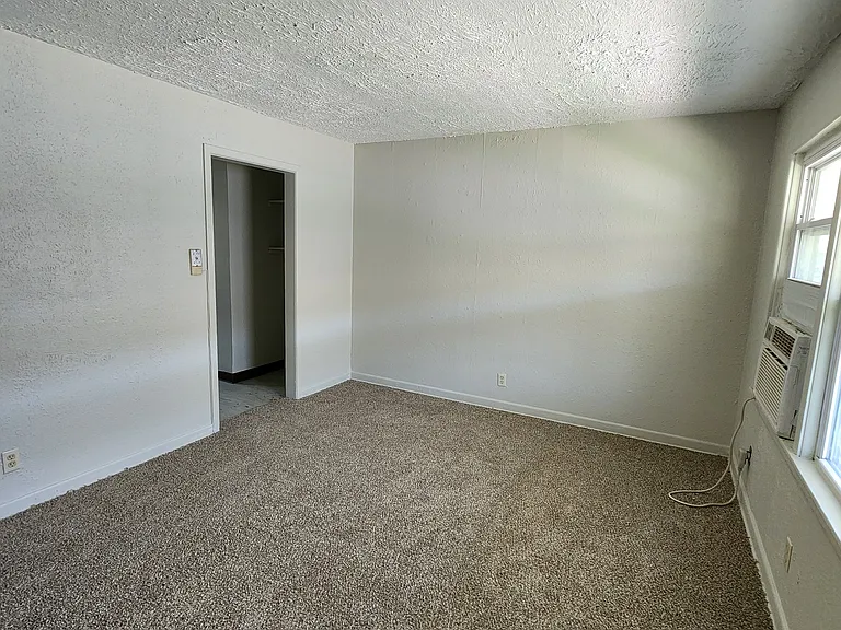 1914 S Hiram Ave — Photo 4
