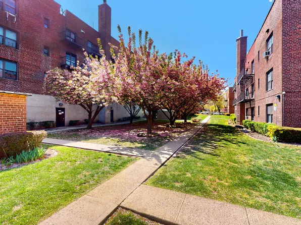 52-21 39th Road image 4 of 18