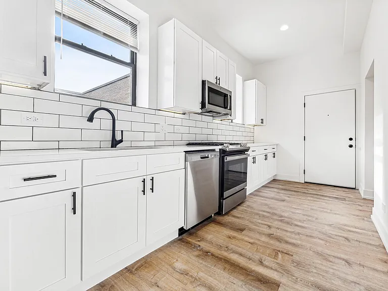2219 N Hamilton Ave #305 — Photo 3