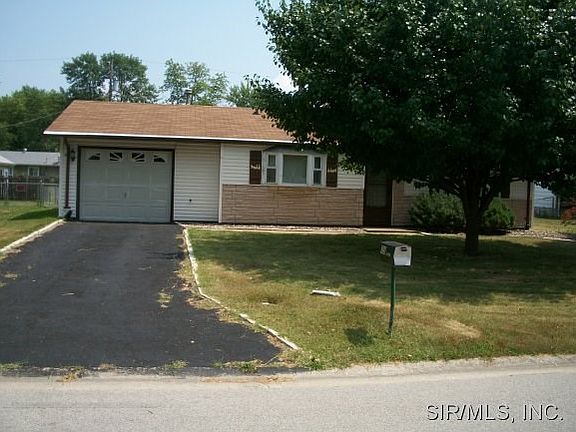 2nd image of 13 Tulip Ave