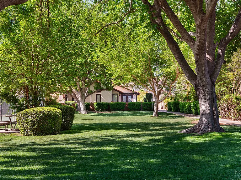 545 S Valley View Dr #137 — Photo 41
