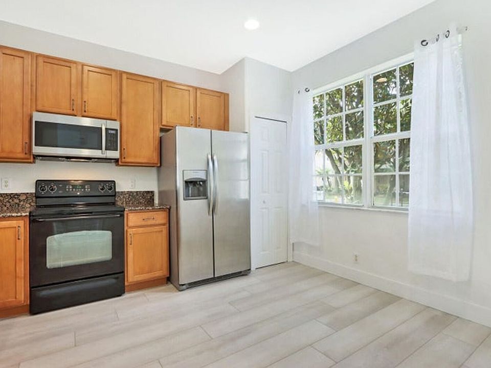 1st image of 8021 Murano Cir