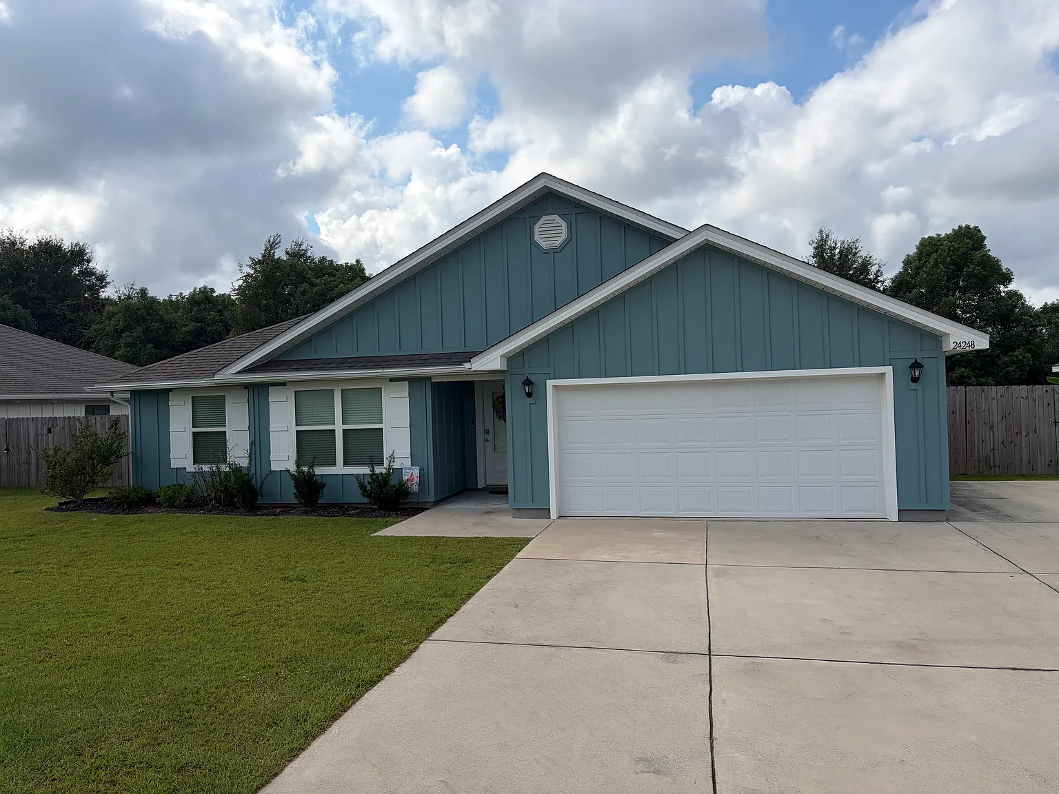 4 bed, 1915 sqft, $2,300 — Photo 2