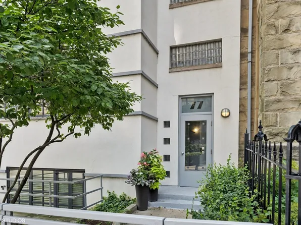 77 E Division St #3, Chicago, IL 60610