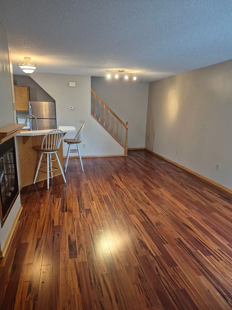 2 Bedroom Townhome Coon Rapids — Photo 2