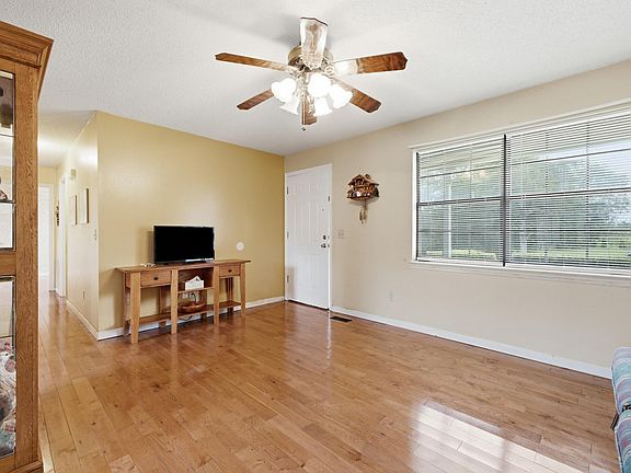 2nd image of 311 Foster Ln SE