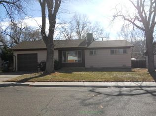28 Scotland Rd, Pueblo, CO 81001