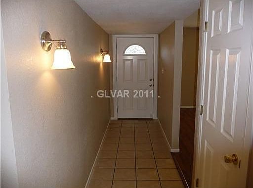 4th image of 1825 Bracken Ave