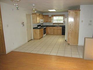 5th image of 2107 S Richardson Ave