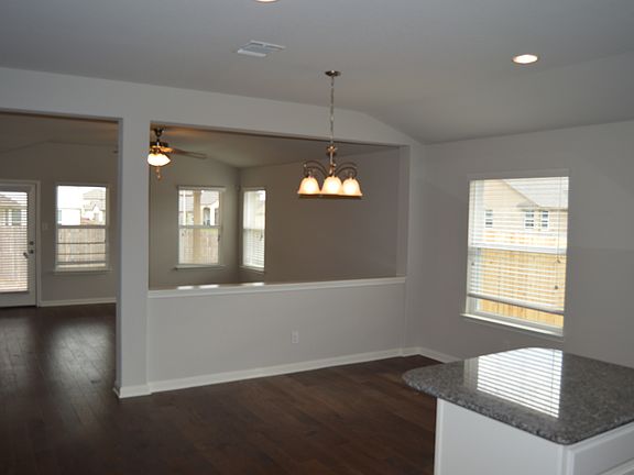 4th image of 1332 Lauren St