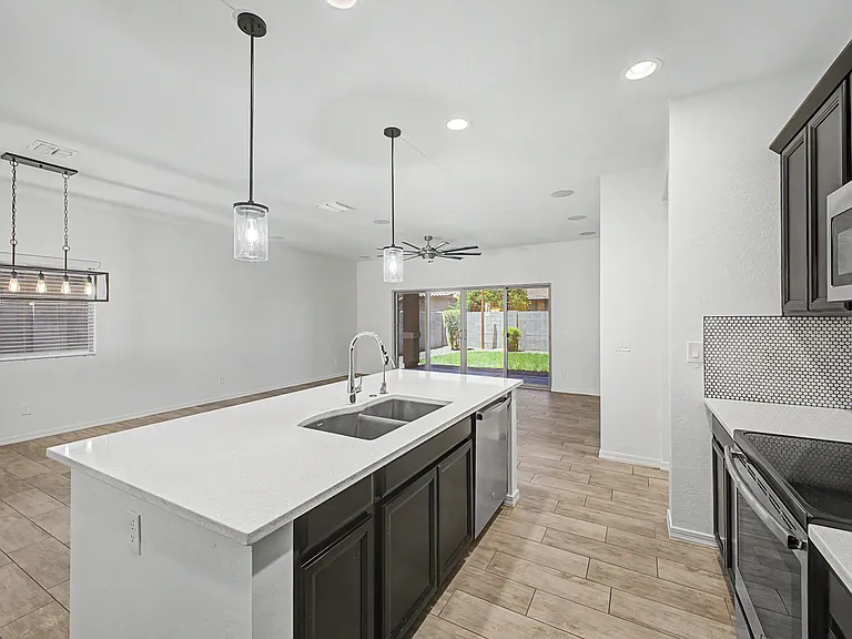 1360 W Joshua Tree Ave — Photo 22
