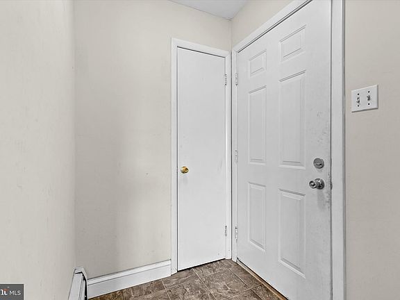 4th image of 125 E Broad St