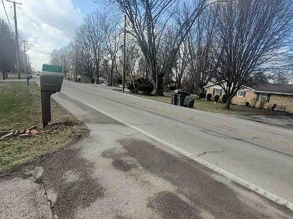 4th image of 3329 E High St