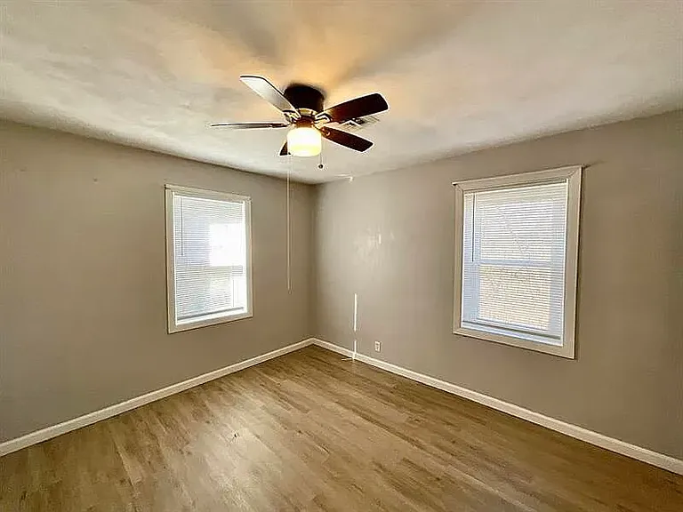 130 Susan Ct — Photo 11