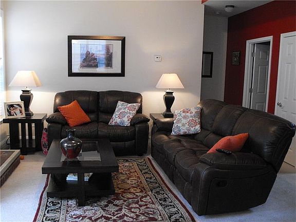5th image of 907 Lakeside Ct
