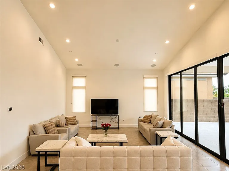 5040 Terramont Dr — Photo 10