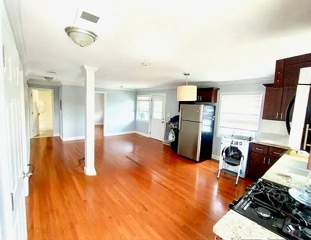 3 bed, 1.0 bath, 756 sqft, $3,000 — Photo 3