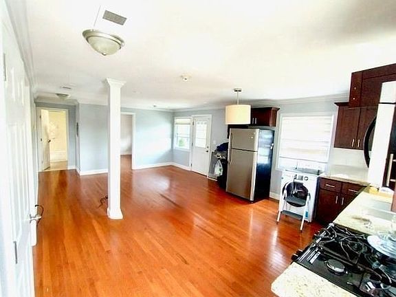 2nd image of 255 Waterman St #4