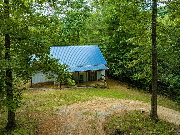 3rd image of 114 Holly Hill Dr
