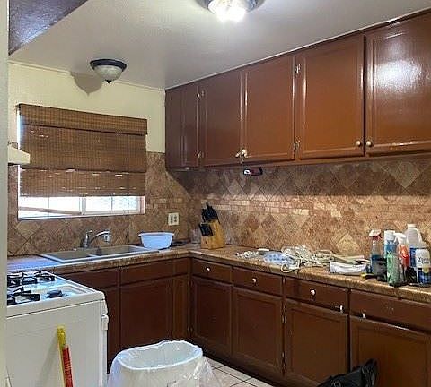 3rd image of 1618 W Burnett St