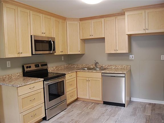 3rd image of 205 Carlstone Dr