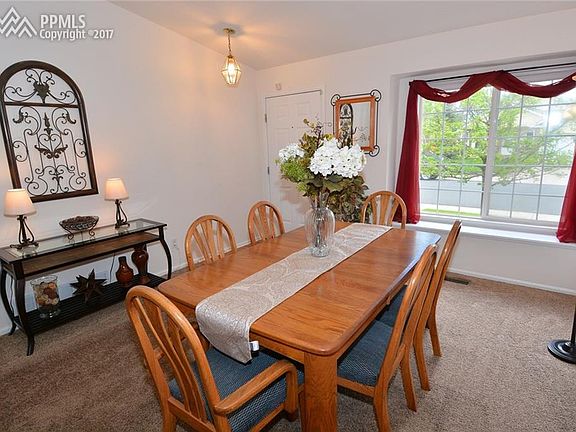 FORMAL DINING OR LIVING ROOM