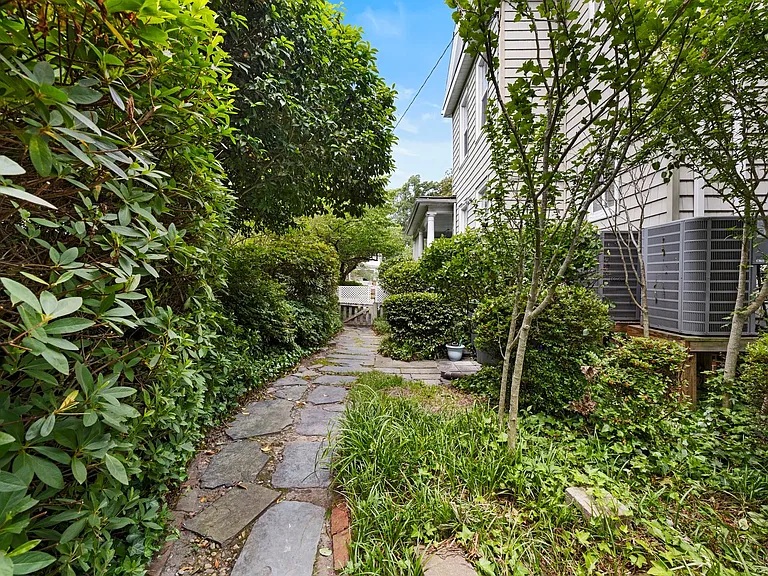 3114 Luxembourg Ave — Photo 37