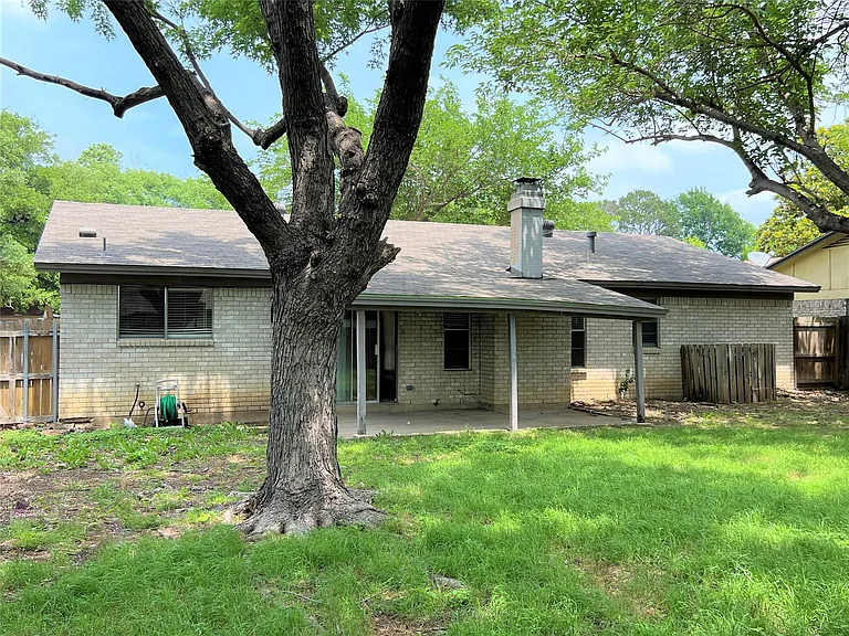 2310 Dartmouth Dr — Photo 15