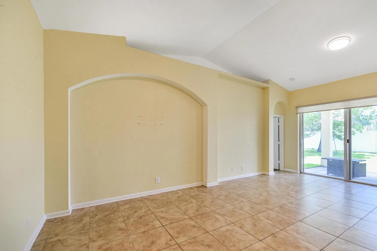 3 bed, 2.0 bath, 1513 sqft, $1,995 — Photo 4