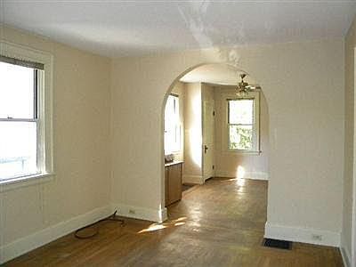 3rd image of 3253 Whitfield Ave