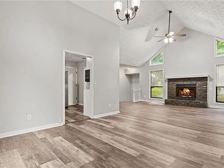 1095 Mountain Springs Dr NW — Photo 6