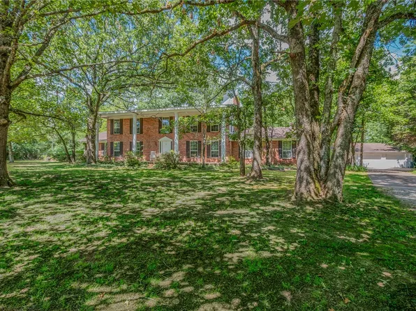 1201 N Canterbury Rd, Fayetteville, AR 72701