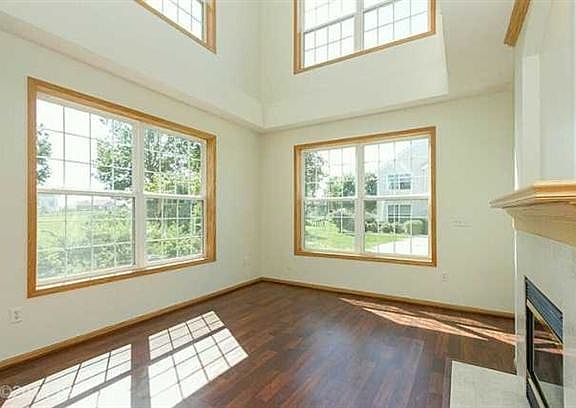 4th image of 3923 NE Gardenia Ln