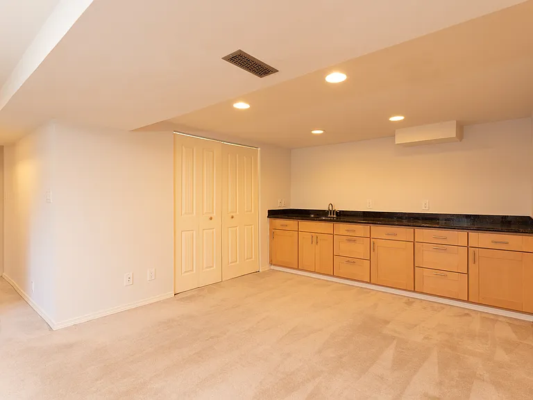 15323 SE 42nd St — Photo 25