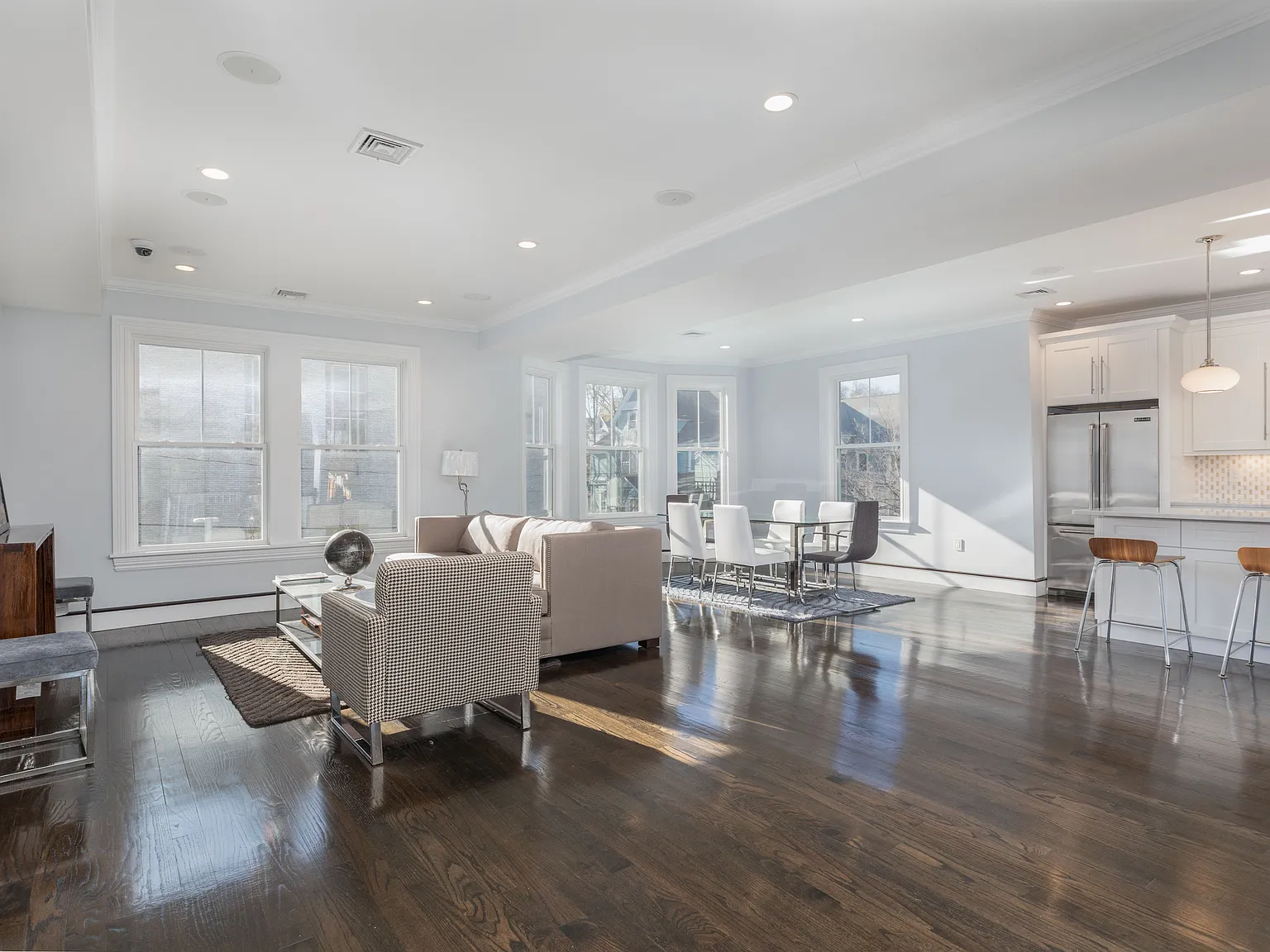 3 bed, 3800 sqft, $5,499 — Photo 3