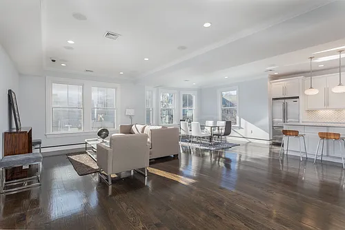 27 Howland St #Penthouse 1 Photo 1